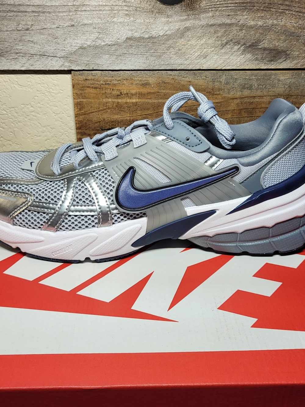 *NEW* Nike V2K Run Wolf Grey/Midnight Navy Size Men’s 9.5 Women's 11